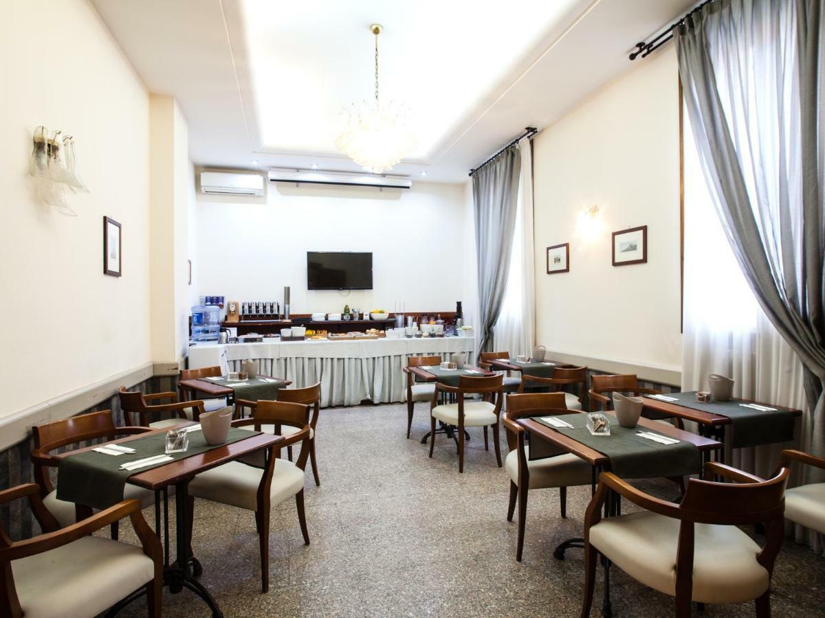 Astoria Deluxe Rooms Bologna Ngoại thất bức ảnh